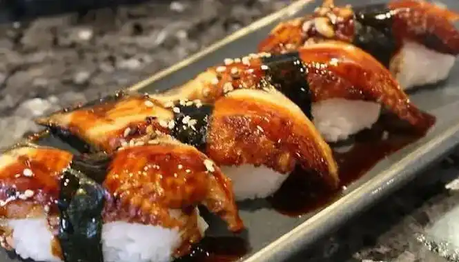 寿司.各类海鲜寿司手握均有 鳗鱼 三文鱼 鱼籽 芥末章鱼  - 抖音