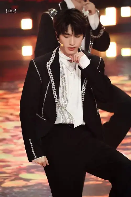 严浩翔湖南卫视中秋晚会舞台##今日星拍放送