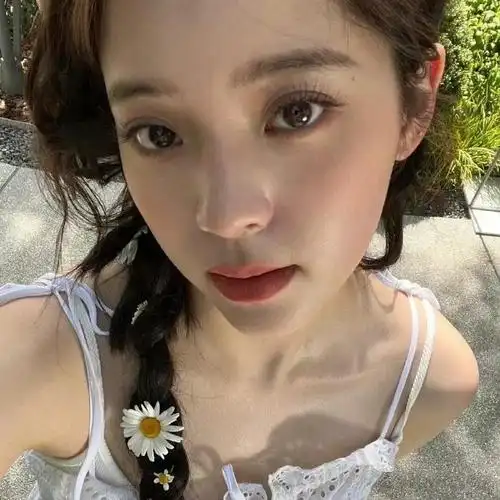 娜比的头像集99    ·欧阳娜娜