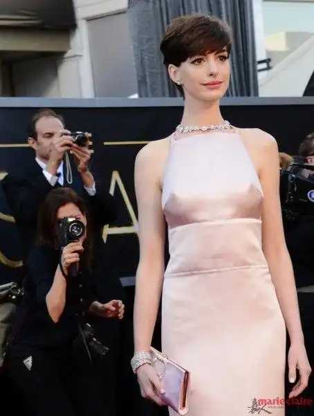 碧昂斯真空透视秀性感 好莱坞激凸女星盘点(组图)