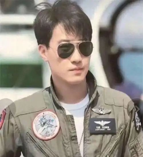 冲上热搜,黎明演唱会遭"吐槽",网友:小时候吃的糖豆是他捐的