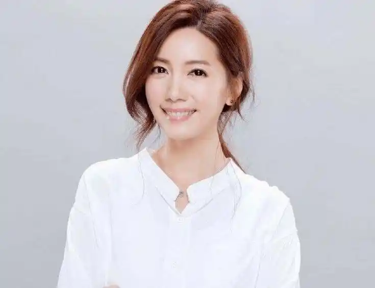 因他人过于关注自己而退圈,42岁林韦君五年后复出,美得不像话_绯闻