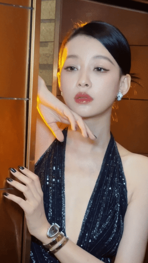 孙怡黑色深v盘发##孙怡冷感烟熏妆#孙怡高清镜头下怎么也这么美啊