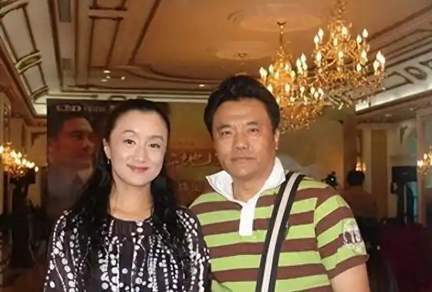 杨昆:年轻时选丁克潇洒,61岁无儿女每月靠2500生活,今后悔吗?