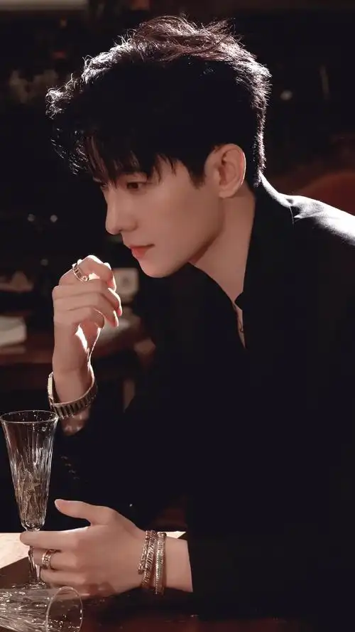 黑西装是杨洋的统治区