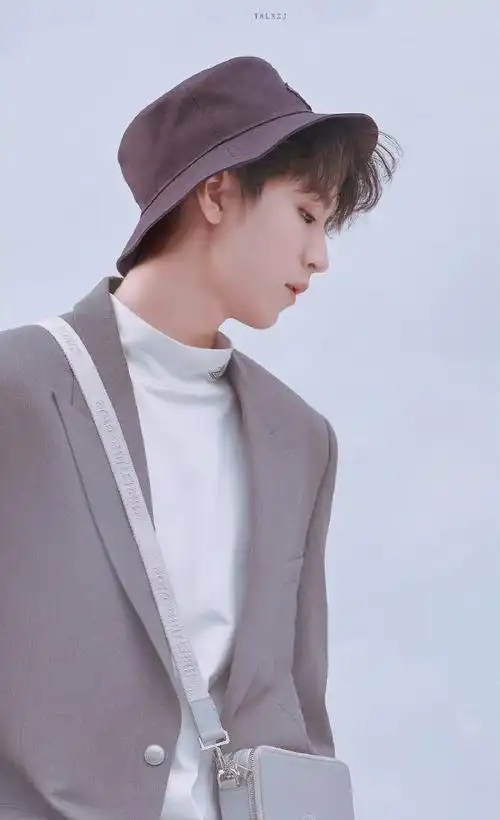 tfboys-王俊凯  #王俊凯的高中毕业照