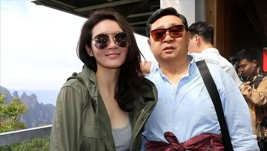 演员于明加:这辈子最正确的决定就是为业内外的丈夫生两个女儿_胡俊