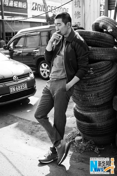 "文艺老腊肉"王千源街拍曝光 痞范儿十足