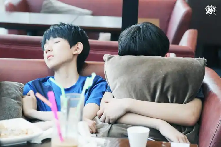 瞌睡tfboys王俊凯王源 凯源 cr.logo