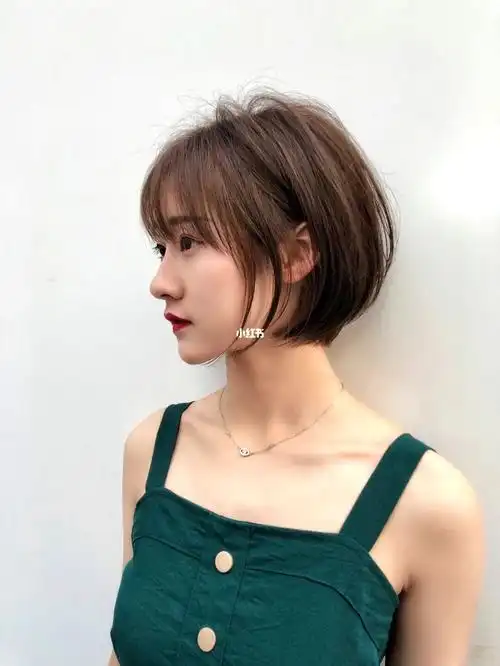短发女生短发