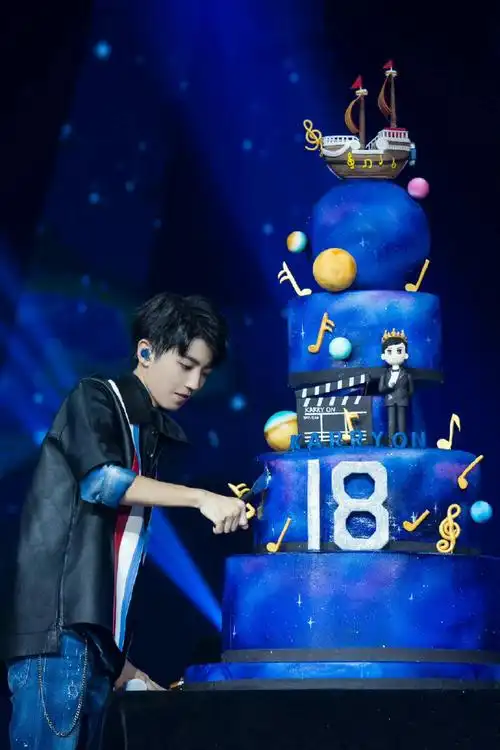 那就抬头以后还要陪着你度过好多好多个生日@tfboys-王俊凯