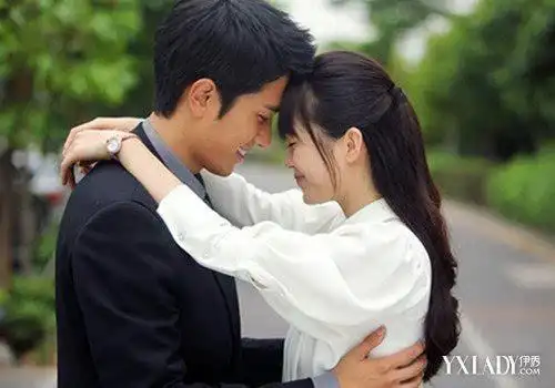 张含韵彭冠英曝秘恋三年 男方情史大起底