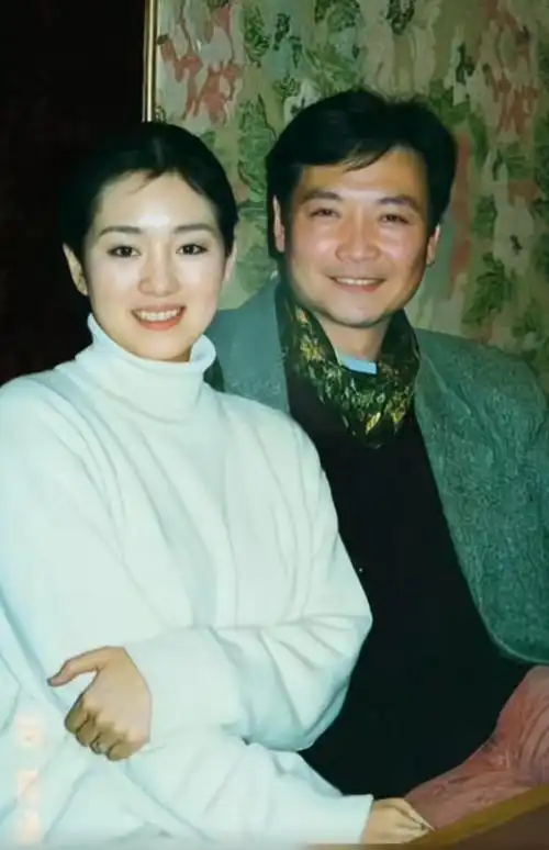 这一夜,巩俐带75岁丈夫出席国宴,狠狠给内娱明星们"上了一课"