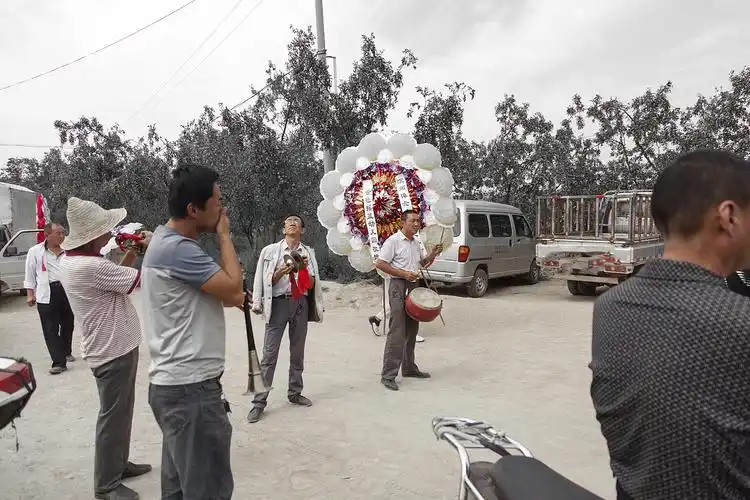 人死后"白布盖脸",是迷信吗?这里面的科学知识很少人懂