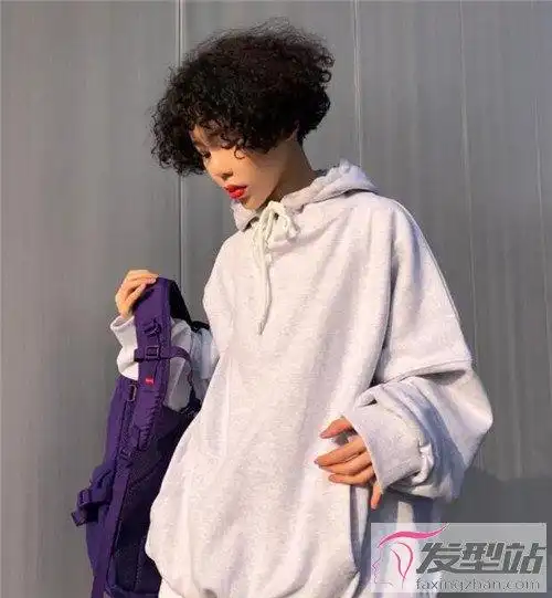 个性女生短烫发"小卷烫"短发复古时髦_发型站_最新流行发型设计发型