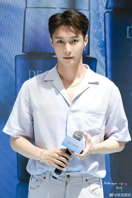 张艺兴三亚活动生图