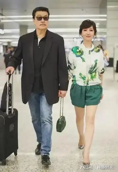 到今年赵雅芝70岁了,而丈夫黄锦燊已经77岁.