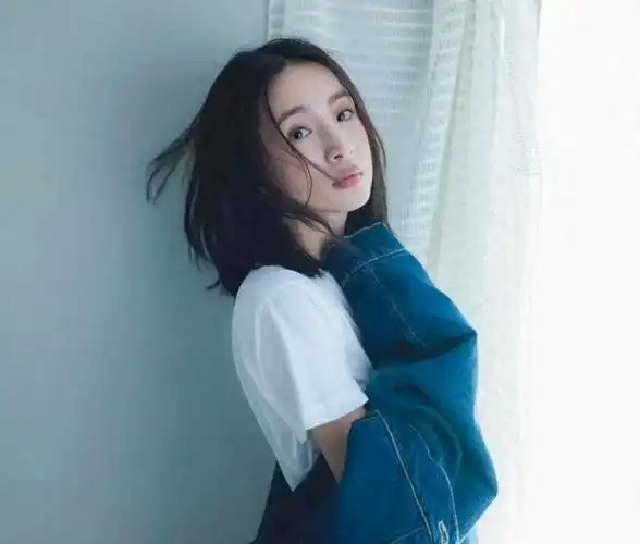 首播霸气问鼎四大榜单林依晨开启崭新广阔天地踏上蜕变新路径