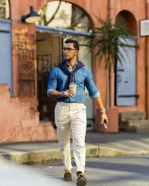 在给穿搭"减负"的夏天,少不了一条清新百搭的白裤子!