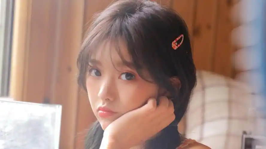 抖音网红彭十六清新甜美居家写真,高清壁纸图片,可爱美女-回车桌面