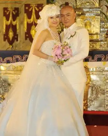 张卫健迎娶张茜 新娘白发寓意白头到老