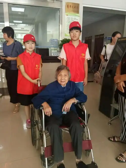 服务他人,快乐自己