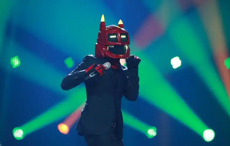 黎明扮煎蛋侠上《蒙面唱将》