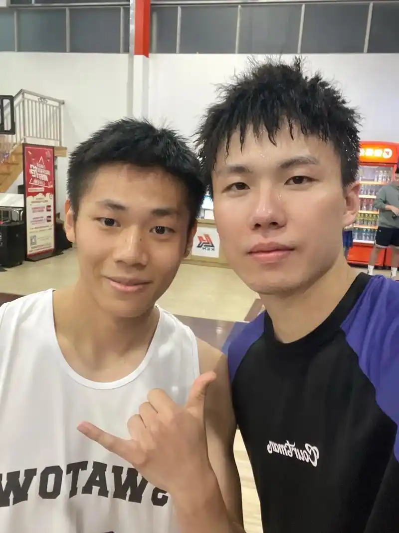 "篮球是男孩子的浪漫."@赖益烨_  #篮球90 #赖益烨  - 抖音