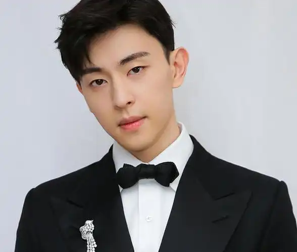 邓伦个人资料简介及家世被扒年龄多大了偷税漏税会被封杀吗