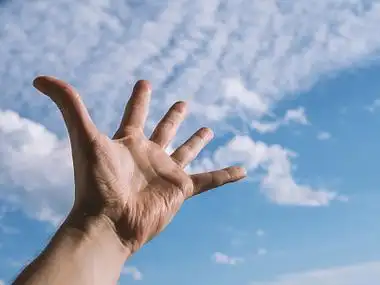 一只伸向天空的手.图片