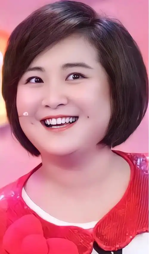 贾玲偷吃30块巧克力饼干!暴瘦100斤后报复性饮食,感觉回味无穷