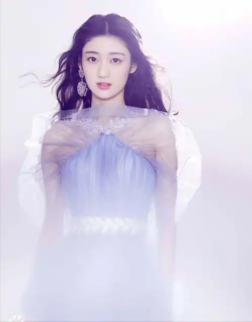 烈焰中妩媚妖娆的她参加过创造101还是东华大学校花