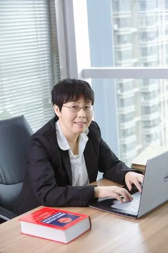 给好朋友单位拍个工作照