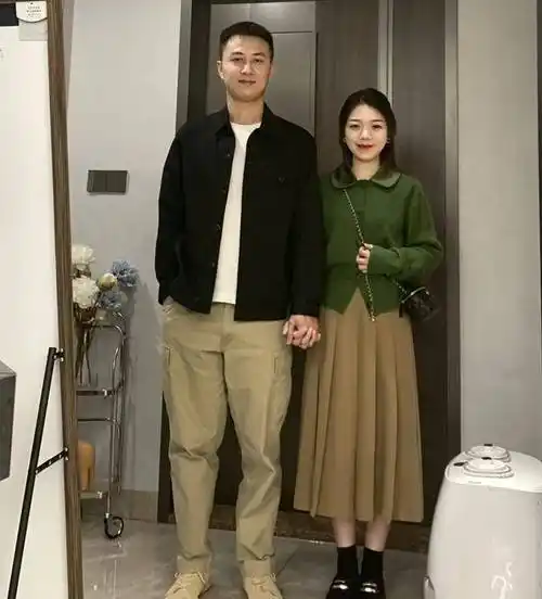 158cm的身高,凭借出色的搭配水平打造出多套高级造型.