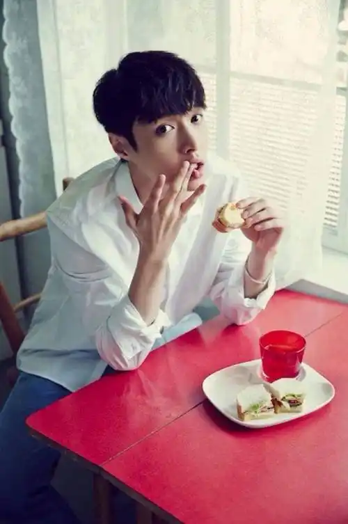 张艺兴,1991年10月7日出生于湖南省长沙市,中国男歌手,演员,男子演唱