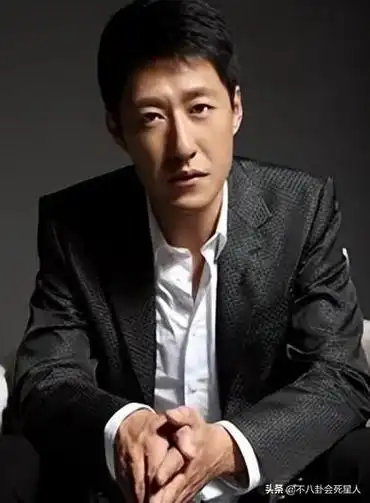 厚嘴唇,大鼻孔,长方脸,这7位男星看似很帅,实则奇怪