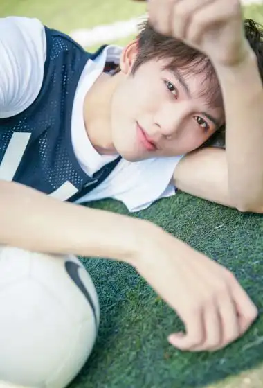 邓超元运动背心元气操场写真36