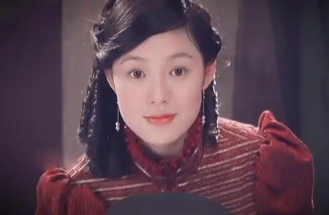 民国弹簧卷"造型,个个美得像洋娃娃,贵气扑面而来|旗袍|卷发|何晴