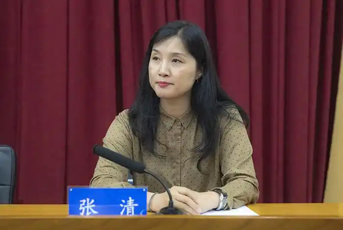 省委组织部宣教干部处处长张清宣读陕西省委的任免决定