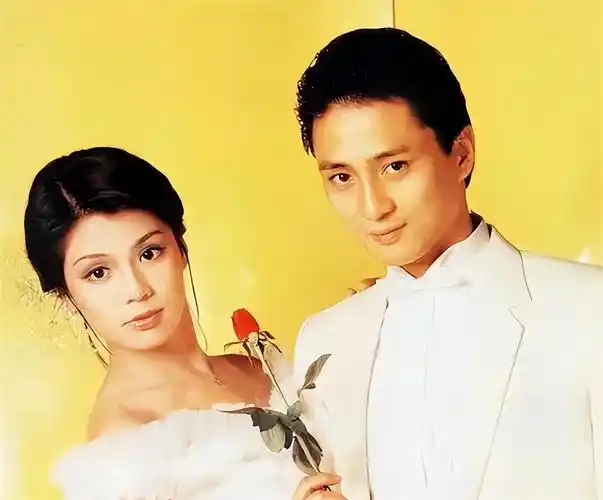 翁美玲(饰演黄蓉)