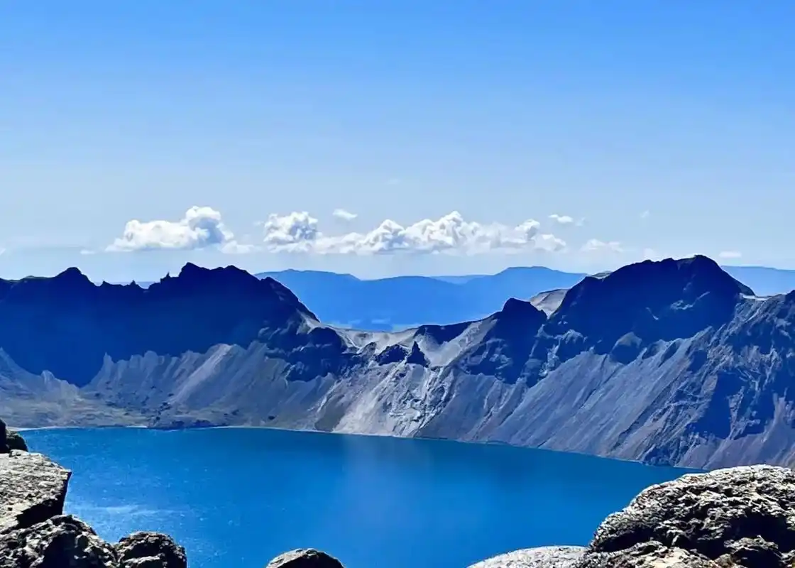 长白山本地人才知道的秘密.北景区主峰正常开放,大雾小雨,天池 - 抖音