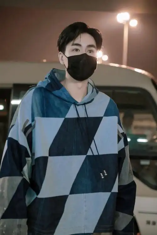 胡一天晒与粉丝合照