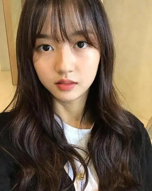 很多大美女都不是天生底子就很白,可以通过后天的努力与养护来改善