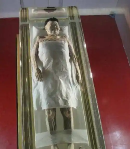 古墓出土千年女尸,看上去面目狰狞,专家说:配得上古代美女称号_辛追