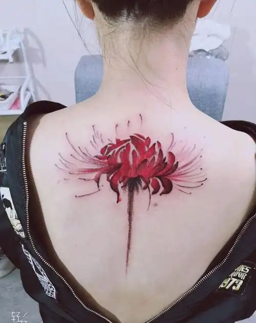 彼岸花纹身图片_背部水墨纹身图案
