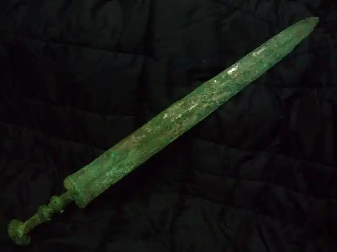 战汉青铜三箍剑2