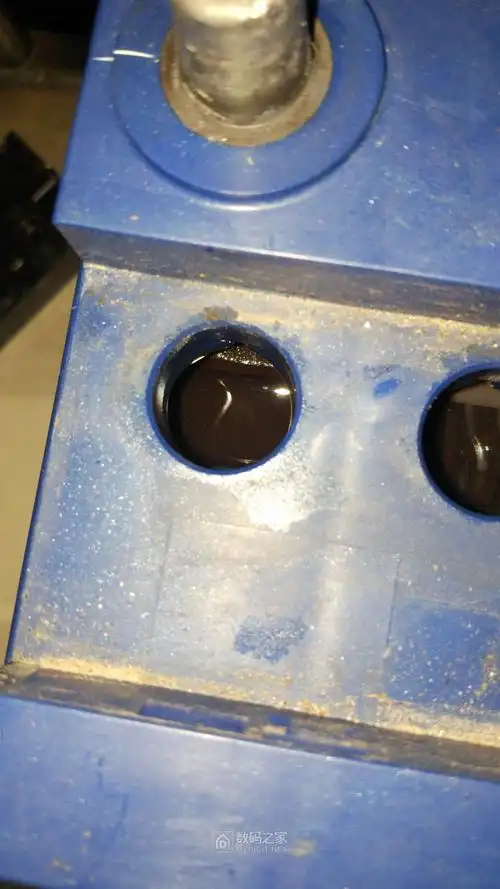 免维护铅酸电池拆解