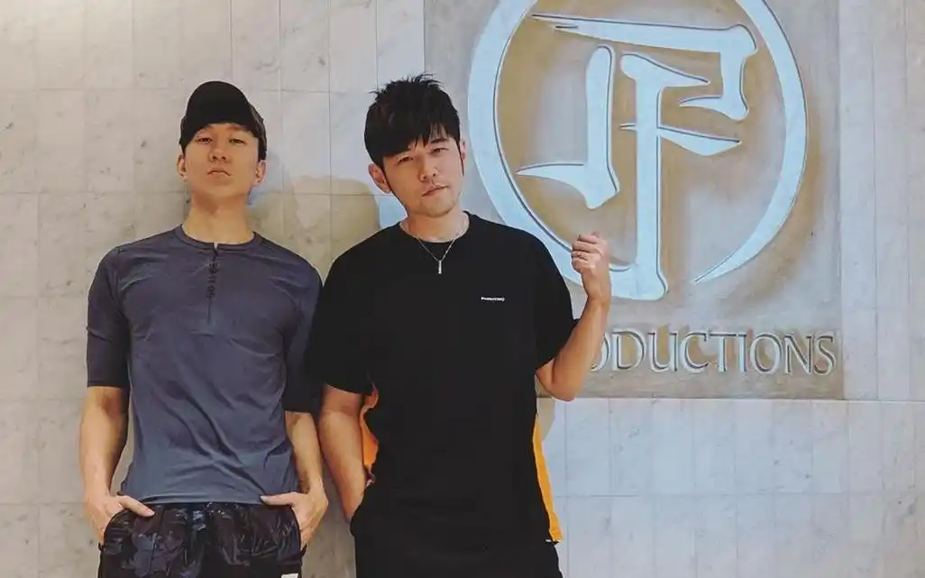 周杰伦,林俊杰,林志颖,萧敬腾日前聚会喝咖啡!