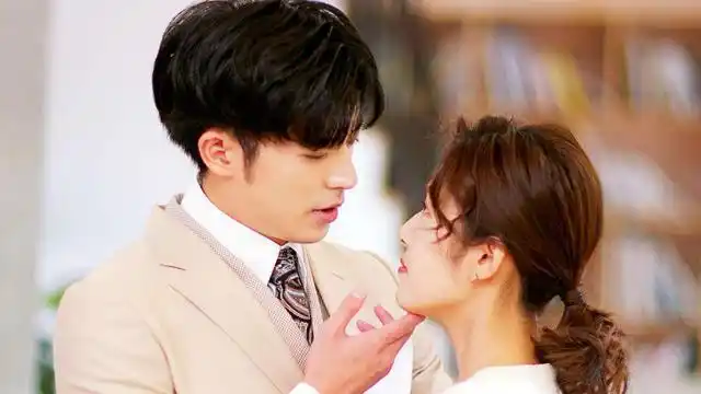 霸道总裁上演秋千吻甜蜜之余道出幸福的真正意义