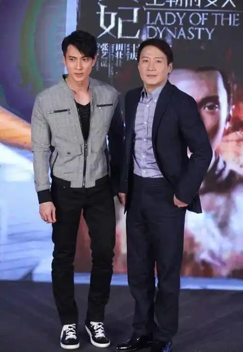 竟比身高180的黎明还高,看二帅合影吴尊不止高2厘米_帅哥_胡歌_李明